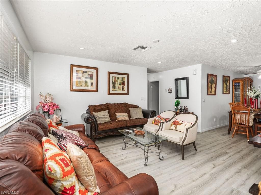 420 31st St SW, Naples, FL 34117-4