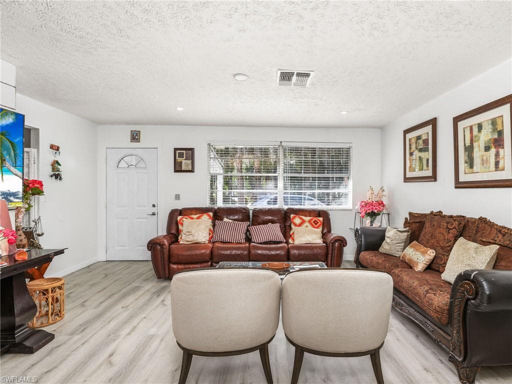 420 31st St SW, Naples, FL 34117-7