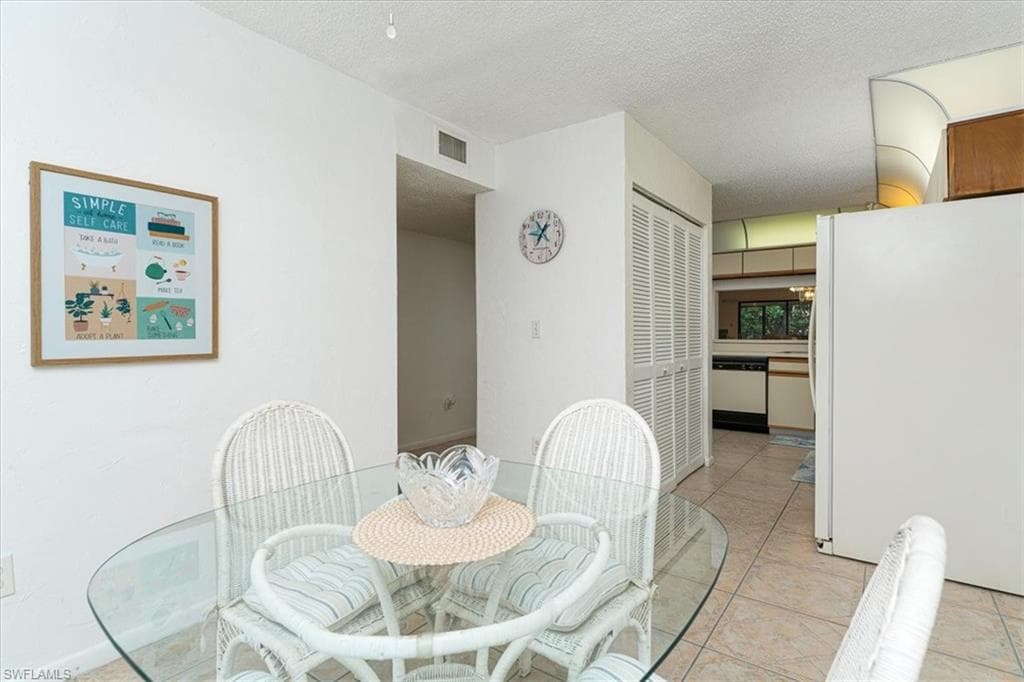 232 Pebble Beach Cir E104, Naples, FL 34113-9