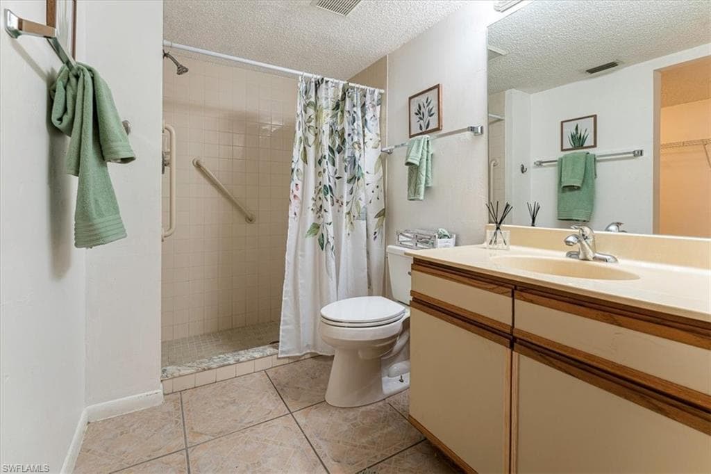 232 Pebble Beach Cir E104, Naples, FL 34113-14