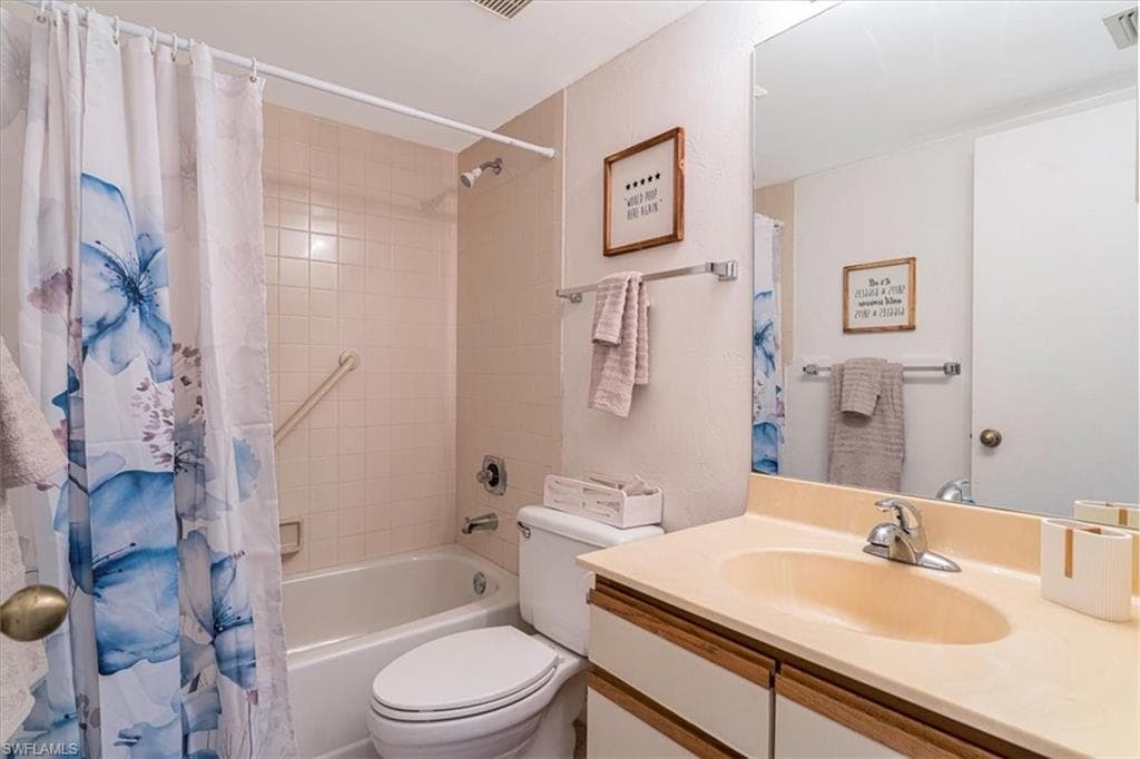 232 Pebble Beach Cir E104, Naples, FL 34113-17