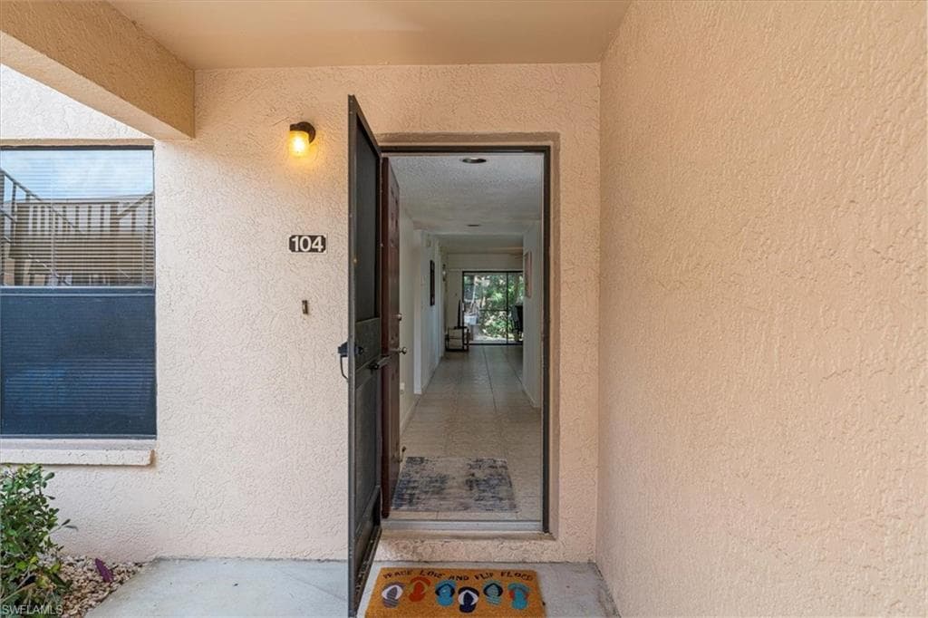 232 Pebble Beach Cir E104, Naples, FL 34113-22