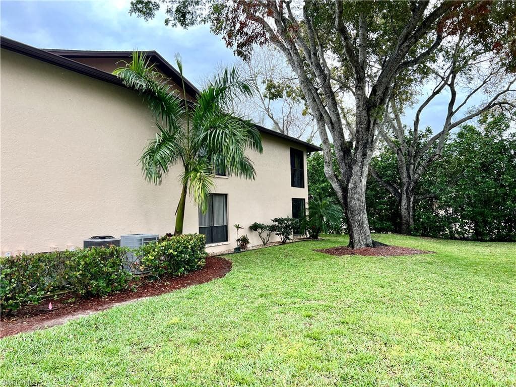 232 Pebble Beach Cir E104, Naples, FL 34113-25