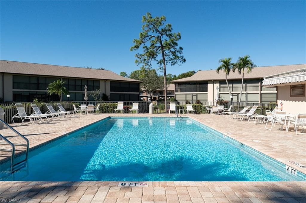 232 Pebble Beach Cir E104, Naples, FL 34113-27