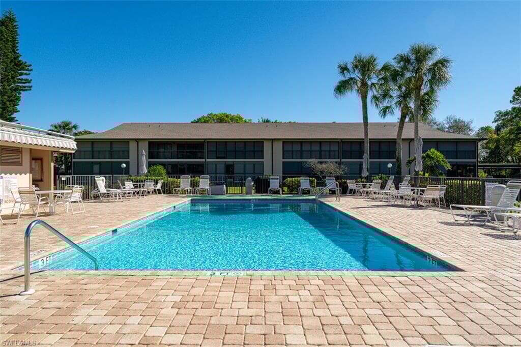 232 Pebble Beach Cir E104, Naples, FL 34113-29