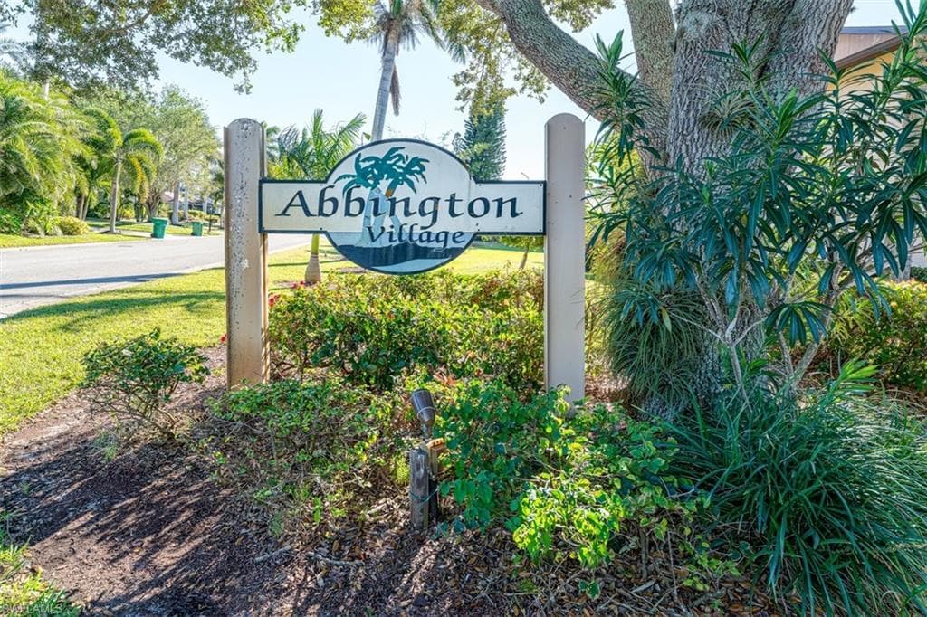 232 Pebble Beach Cir E104, Naples, FL 34113-30