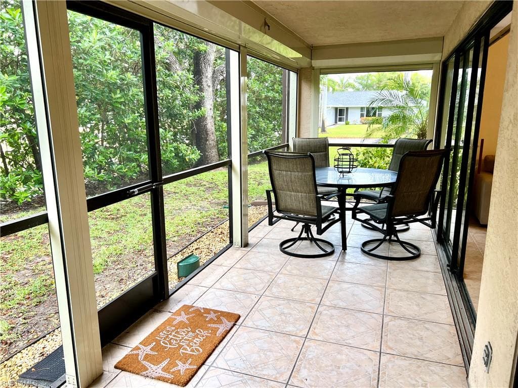 232 Pebble Beach Cir E104, Naples, FL 34113-3
