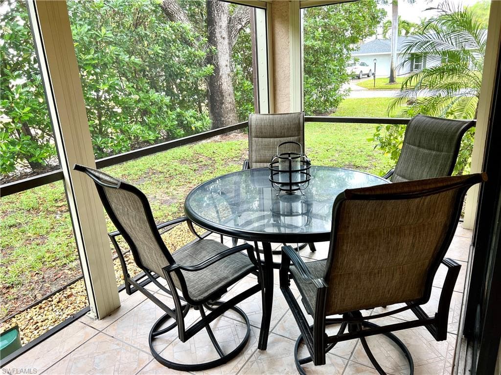 232 Pebble Beach Cir E104, Naples, FL 34113-4