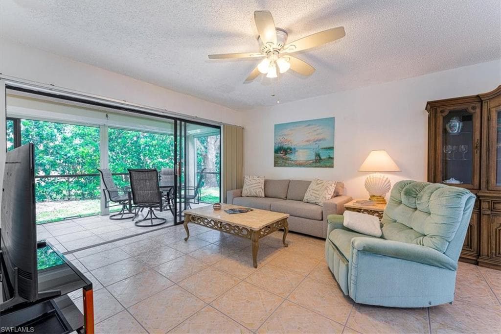232 Pebble Beach Cir E104, Naples, FL 34113-5