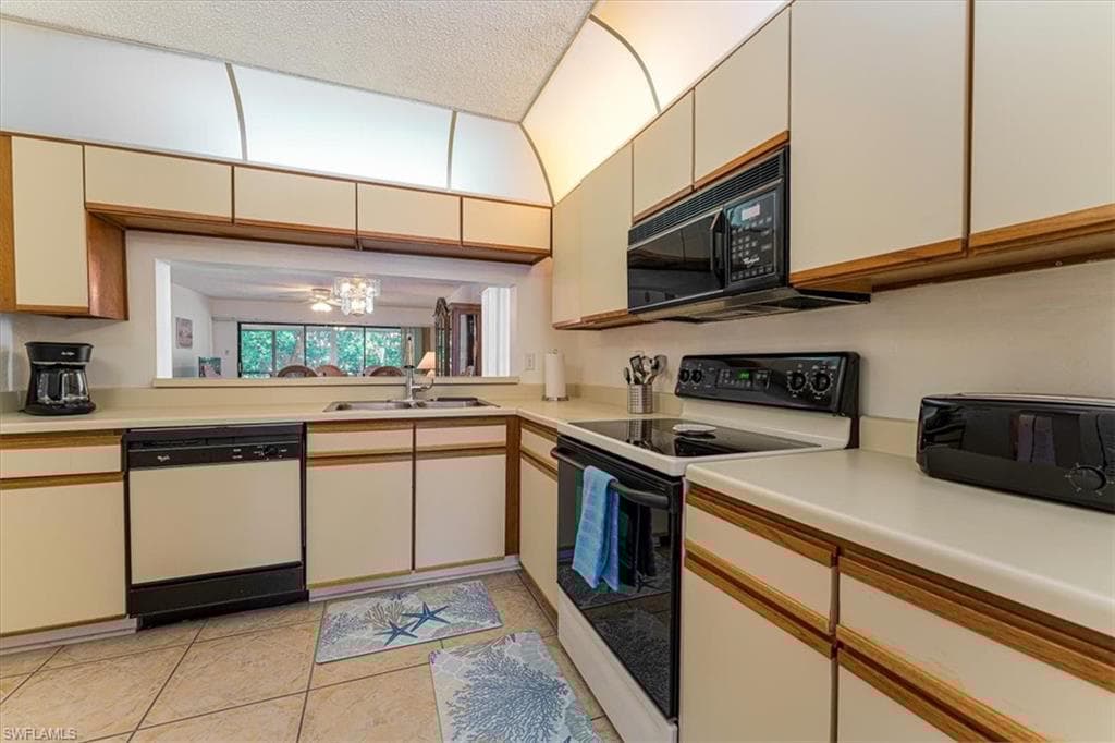 232 Pebble Beach Cir E104, Naples, FL 34113-7