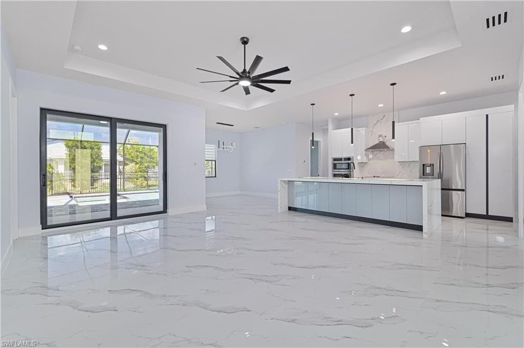 900 12th Pl, Cape Coral, FL 33993-9