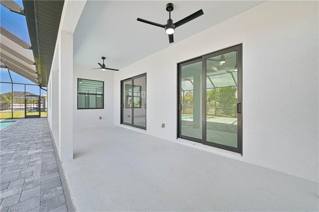 900 12th Pl, Cape Coral, FL 33993-4