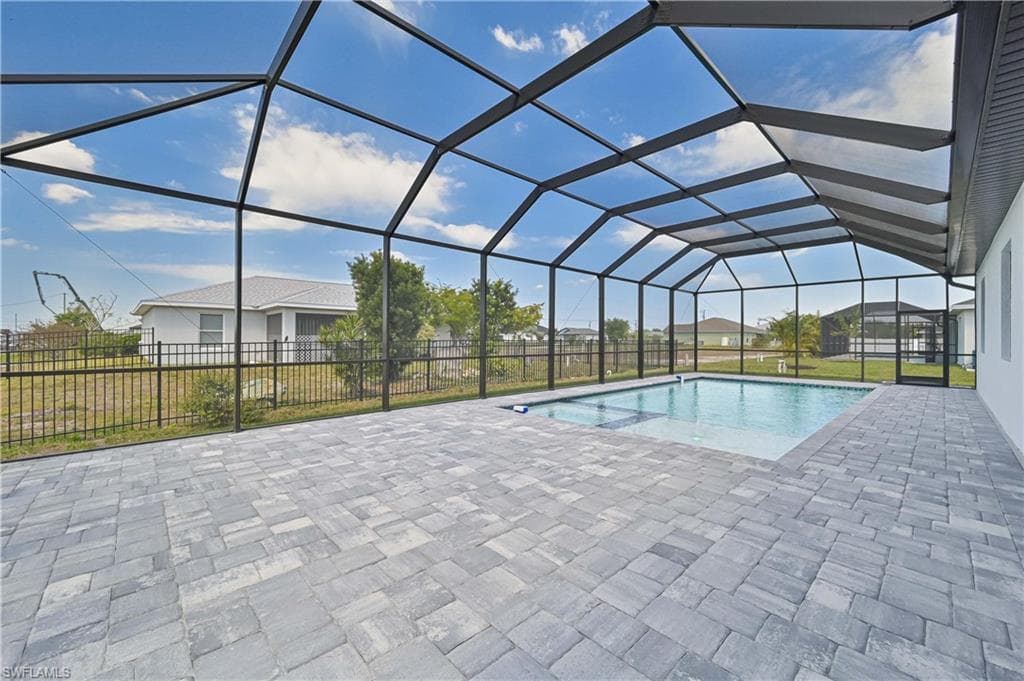 900 12th Pl, Cape Coral, FL 33993-7