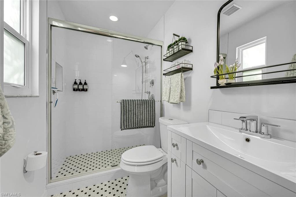 1255 Illinois Dr, Naples, FL 34103-9
