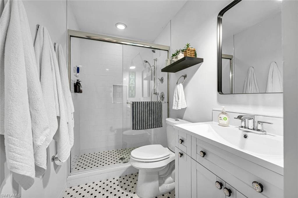 1255 Illinois Dr, Naples, FL 34103-12