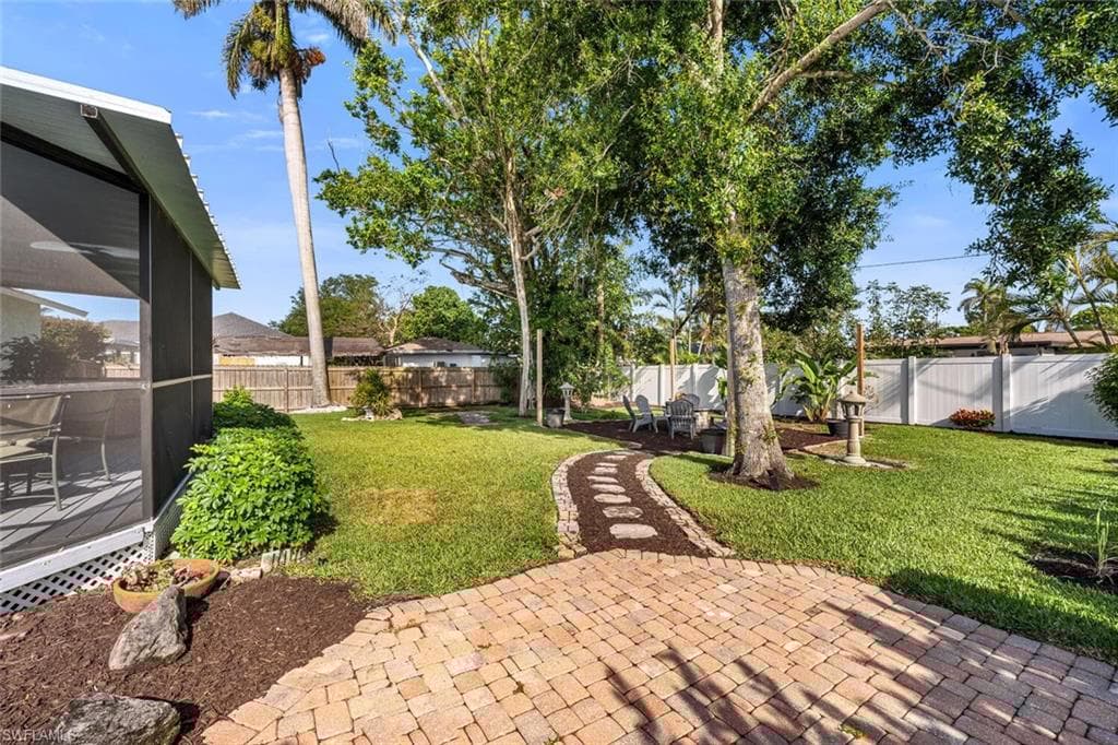 1255 Illinois Dr, Naples, FL 34103-15