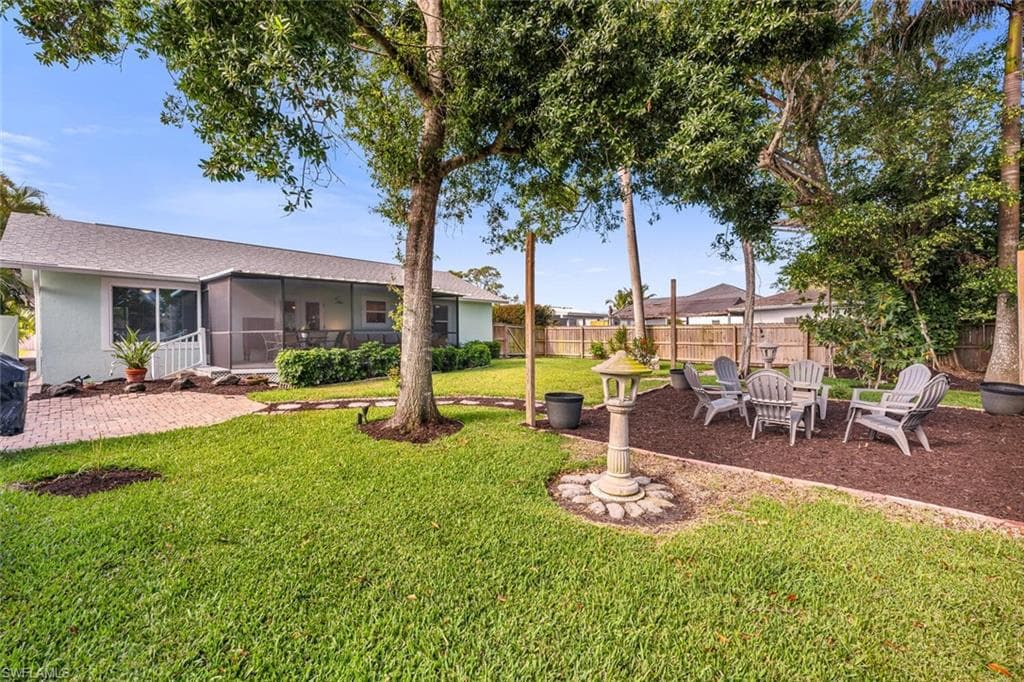 1255 Illinois Dr, Naples, FL 34103-18