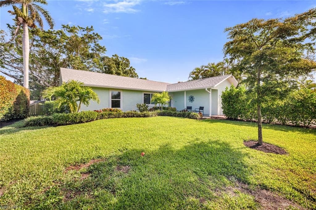 1255 Illinois Dr, Naples, FL 34103-1