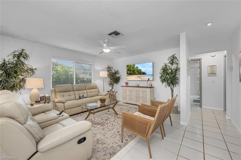 1255 Illinois Dr, Naples, FL 34103-5