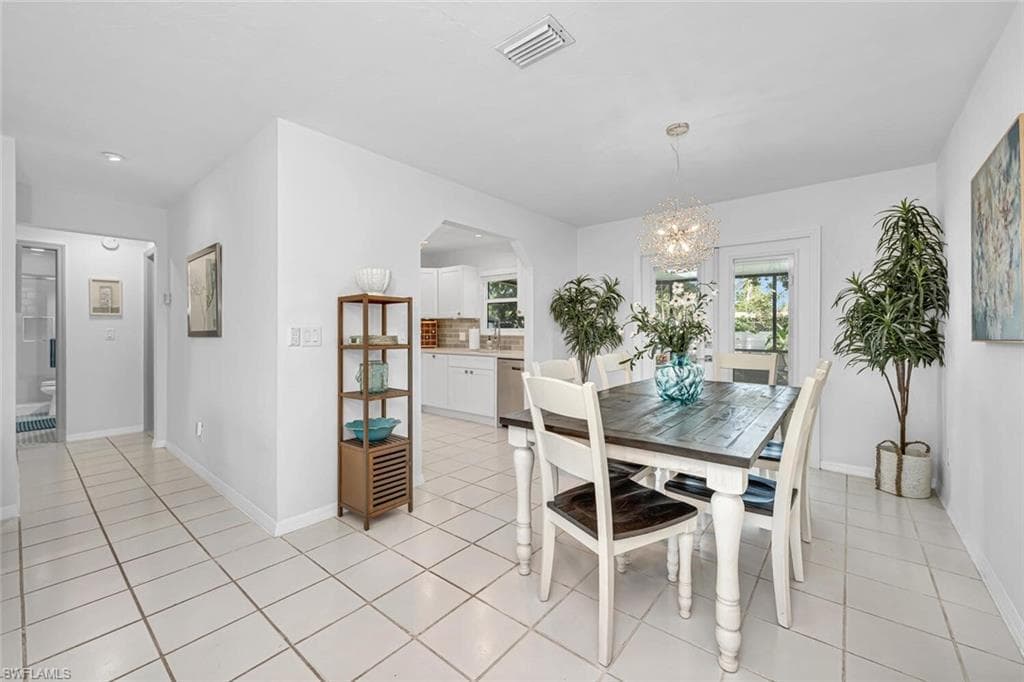 1255 Illinois Dr, Naples, FL 34103-7