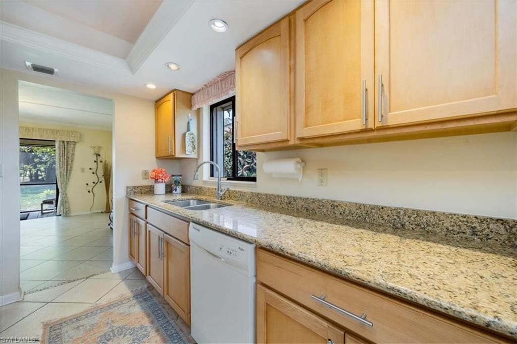 536 Lake Louise Cir B102, Naples, FL 34110-11