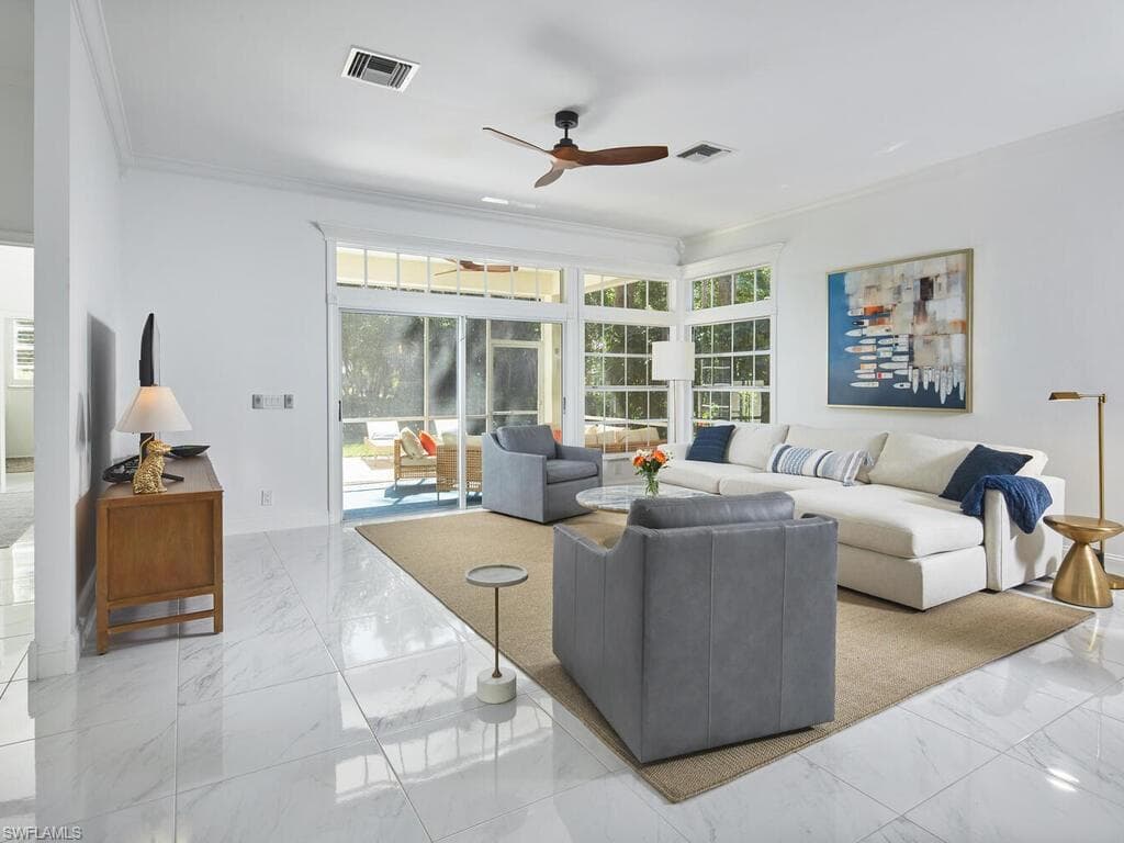 114 Amblewood Ln 9-903, Naples, FL 34105-4