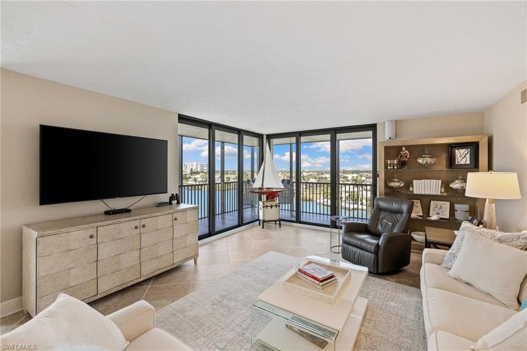 10482 Gulf Shore Dr 261, Naples, FL 34108-7