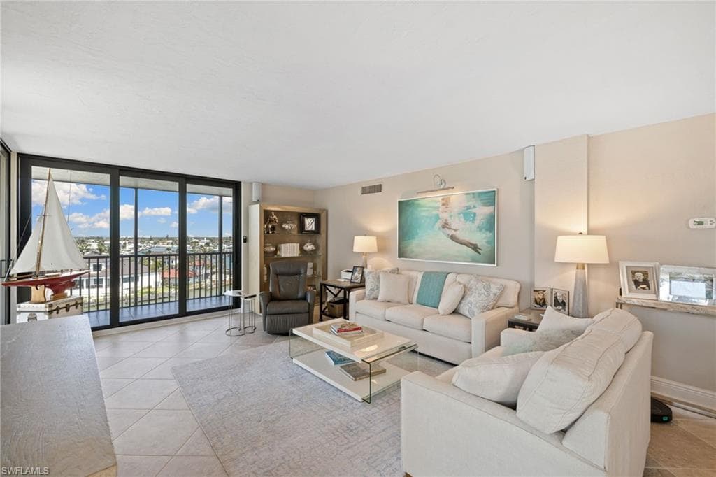 10482 Gulf Shore Dr 261, Naples, FL 34108-8