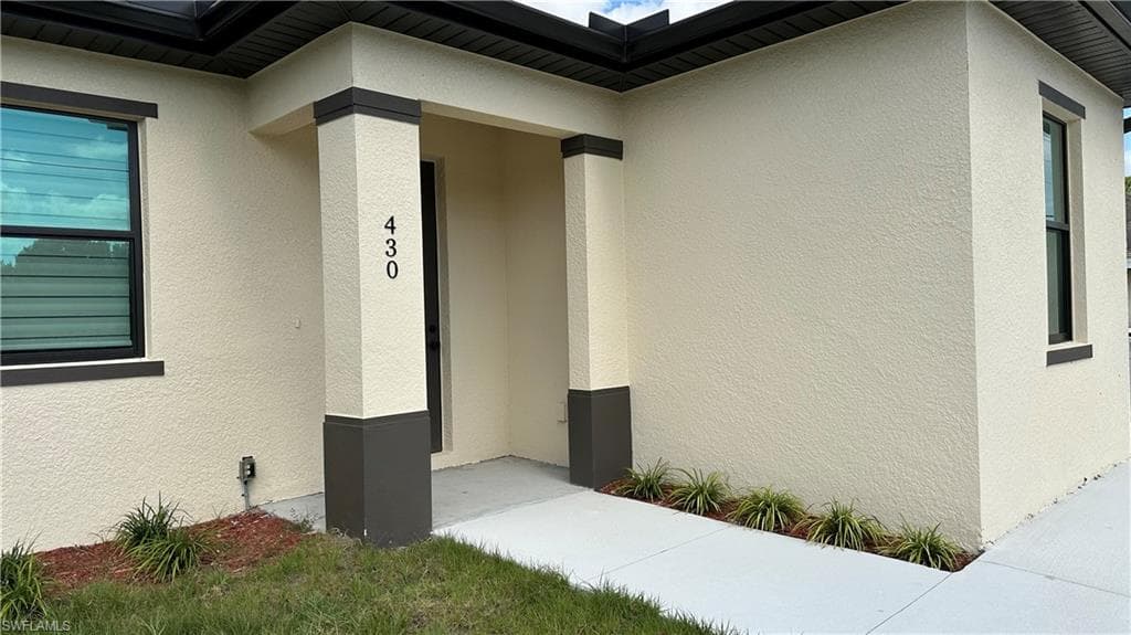 430/432 Bell Blvd S, Lehigh Acres, FL 33974-4