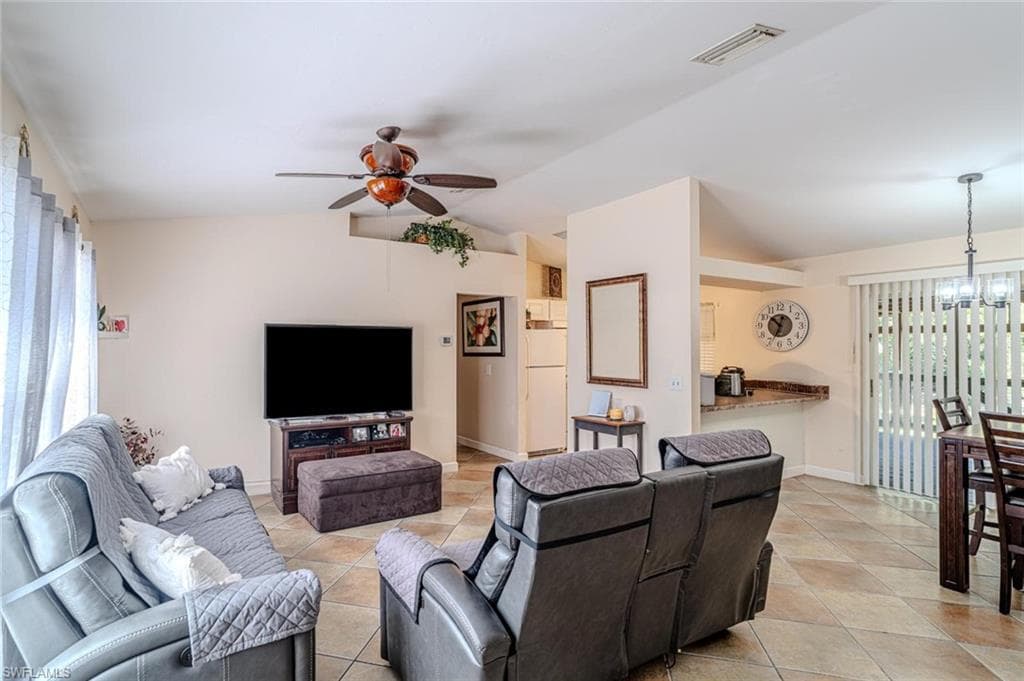 331 4th St SE, Naples, FL 34117-4