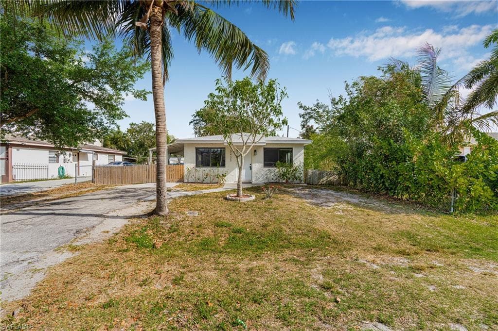3433 Hibiscus Ave, Naples, FL 34104-4