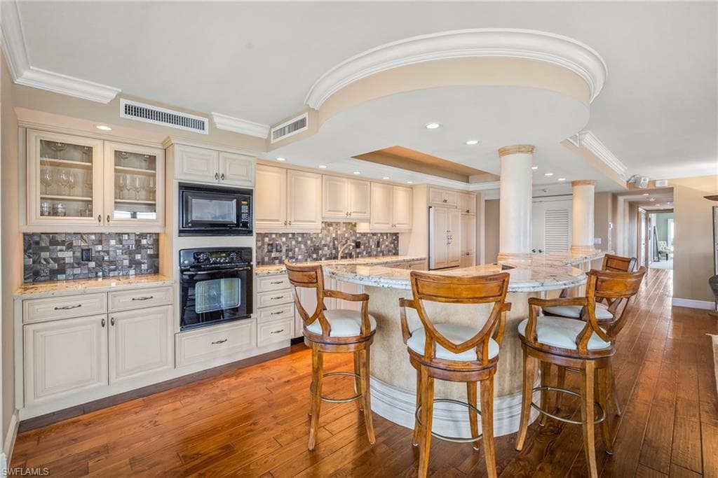 2650 Gulf Shore Blvd N 701, Naples, FL 34103-19