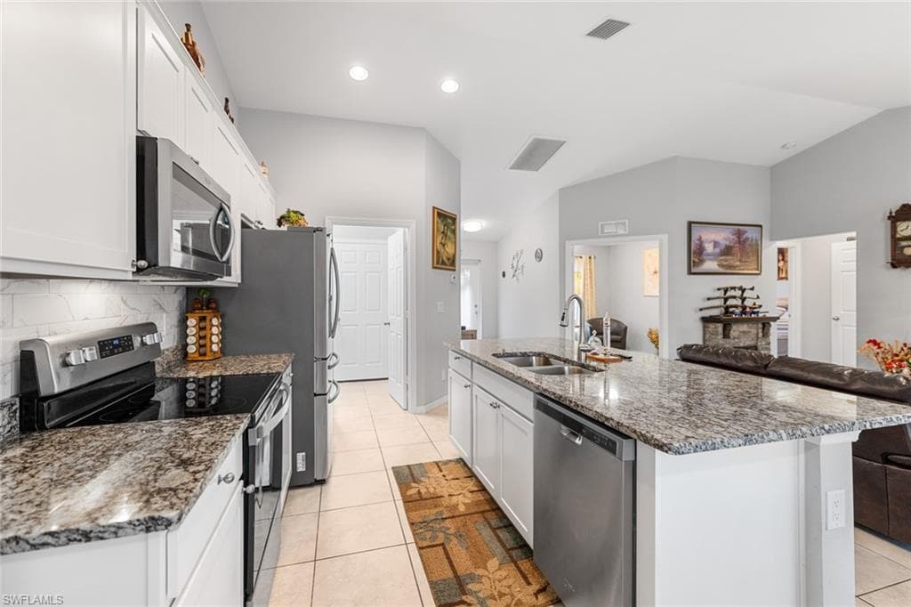 708 7th Pl, Cape Coral, FL 33993-9