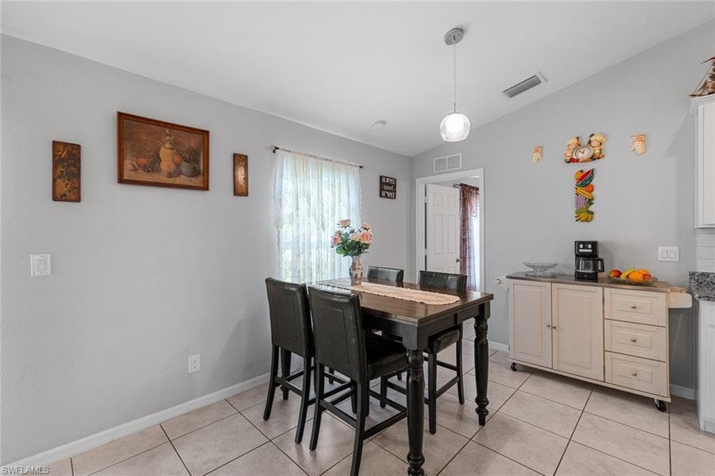 708 7th Pl, Cape Coral, FL 33993-14