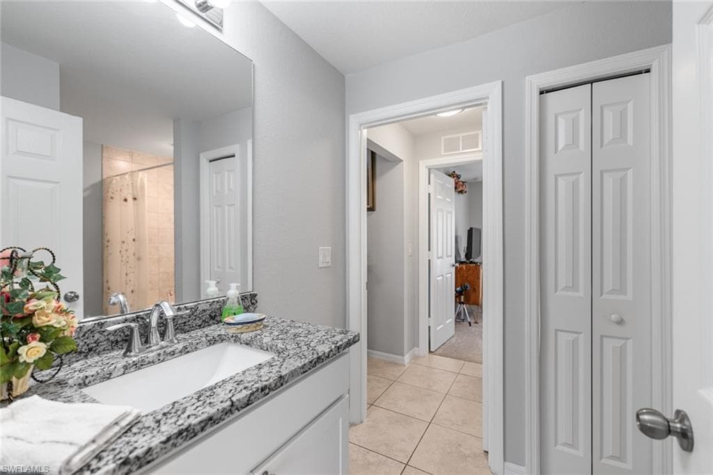 708 7th Pl, Cape Coral, FL 33993-19