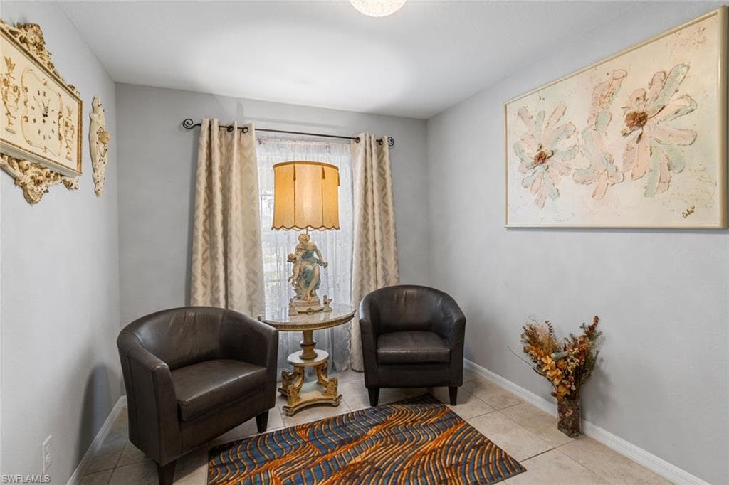 708 7th Pl, Cape Coral, FL 33993-28