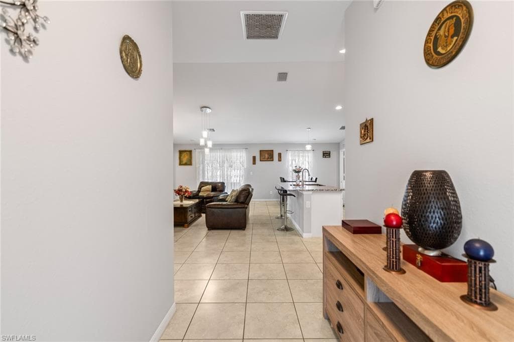 708 7th Pl, Cape Coral, FL 33993-29