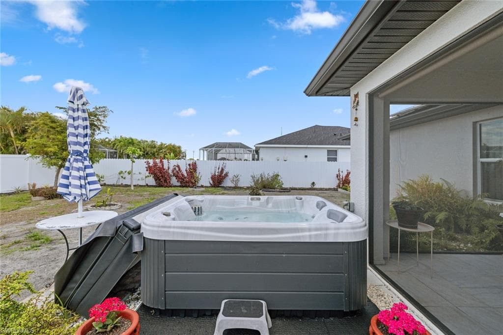708 7th Pl, Cape Coral, FL 33993-37