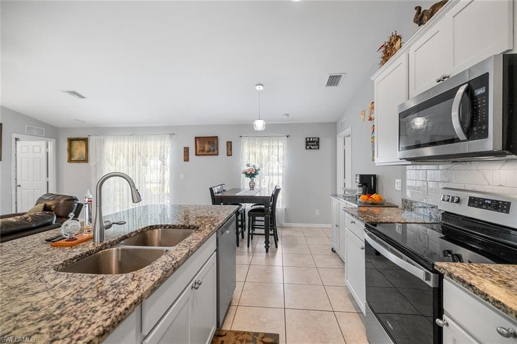 708 7th Pl, Cape Coral, FL 33993-8