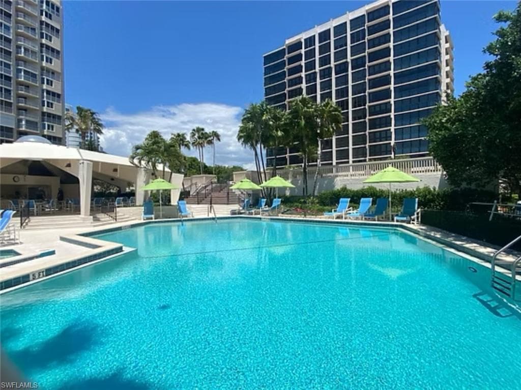 4031 Gulf Shore Blvd N 3e, Naples, FL 34103-38