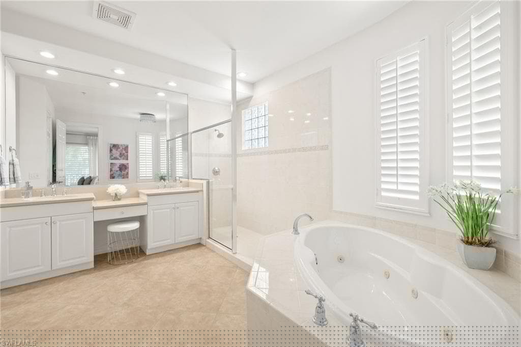 2847 Tiburon Blvd E 102, Naples, FL 34109-19
