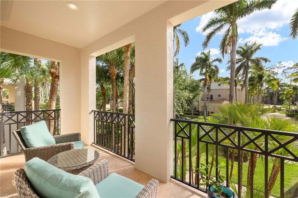 2847 Tiburon Blvd E 102, Naples, FL 34109-27