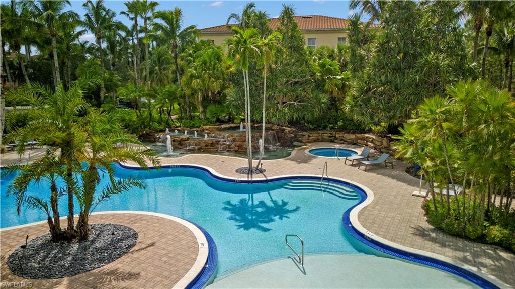 2847 Tiburon Blvd E 102, Naples, FL 34109-34
