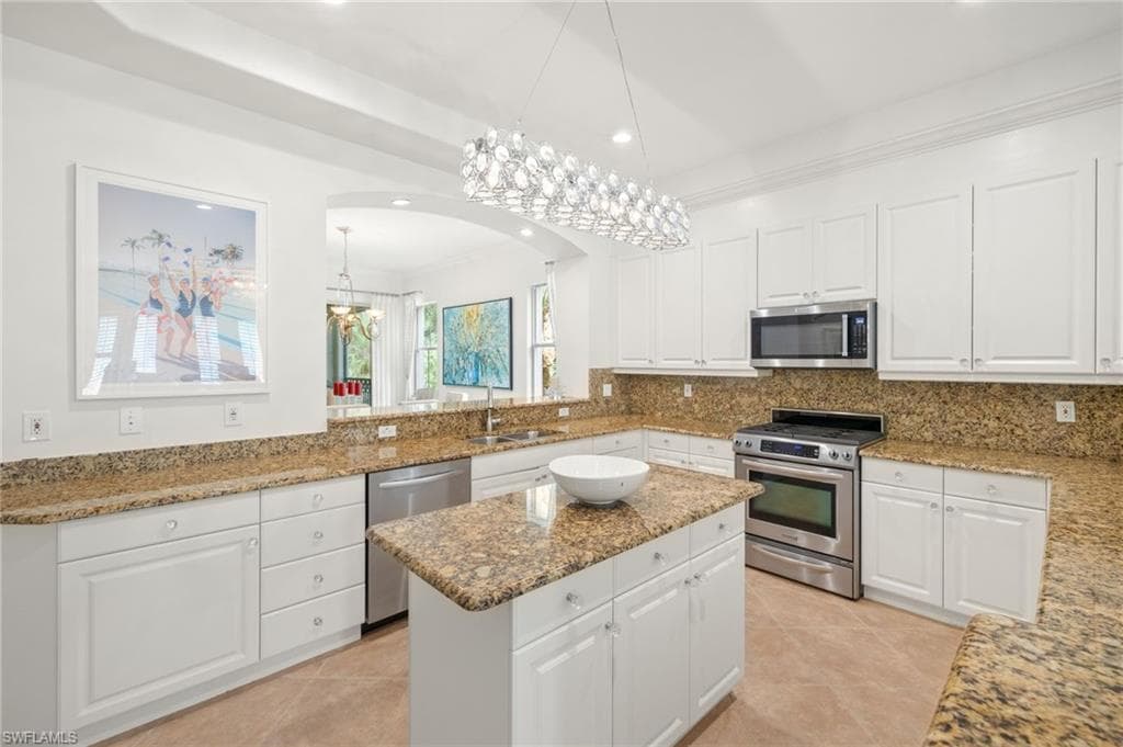 2847 Tiburon Blvd E 102, Naples, FL 34109-8