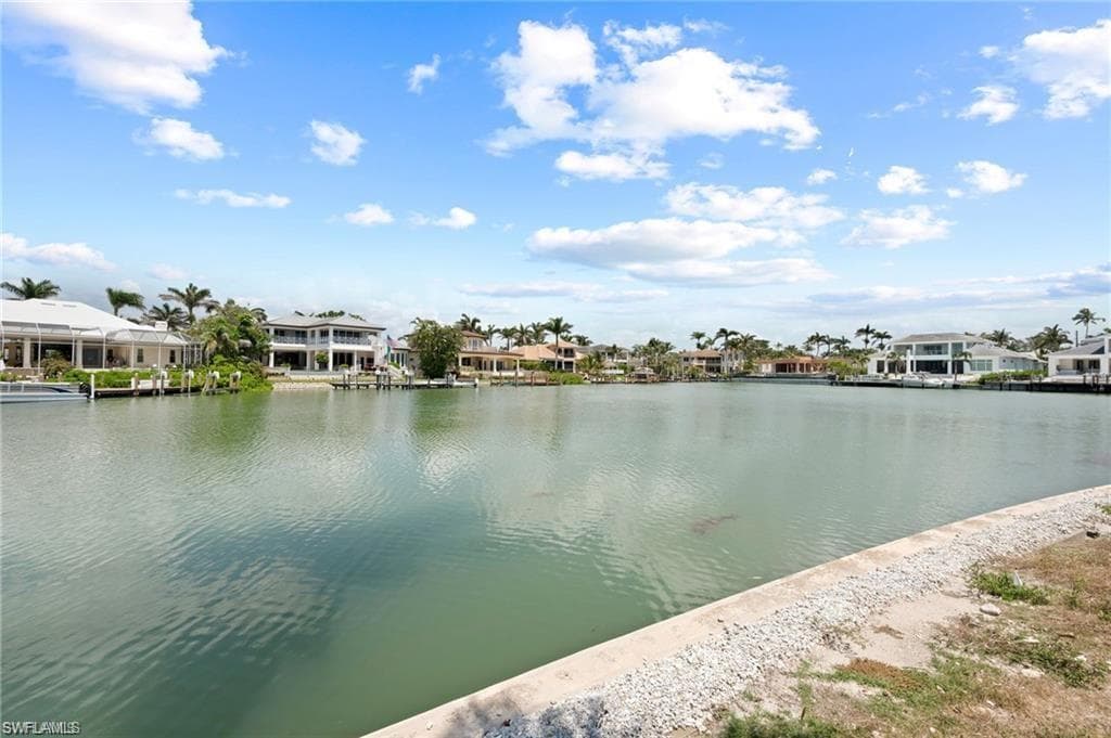 211 Spring Line Dr, Naples, FL 34102-4