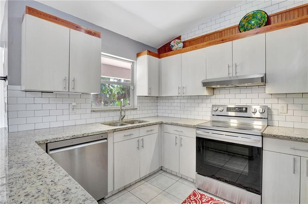 590 Golden Gate Blvd W, Naples, FL 34120-14