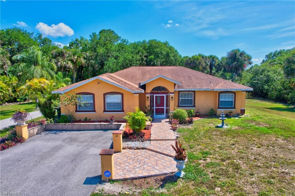 590 Golden Gate Blvd W, Naples, FL 34120-1