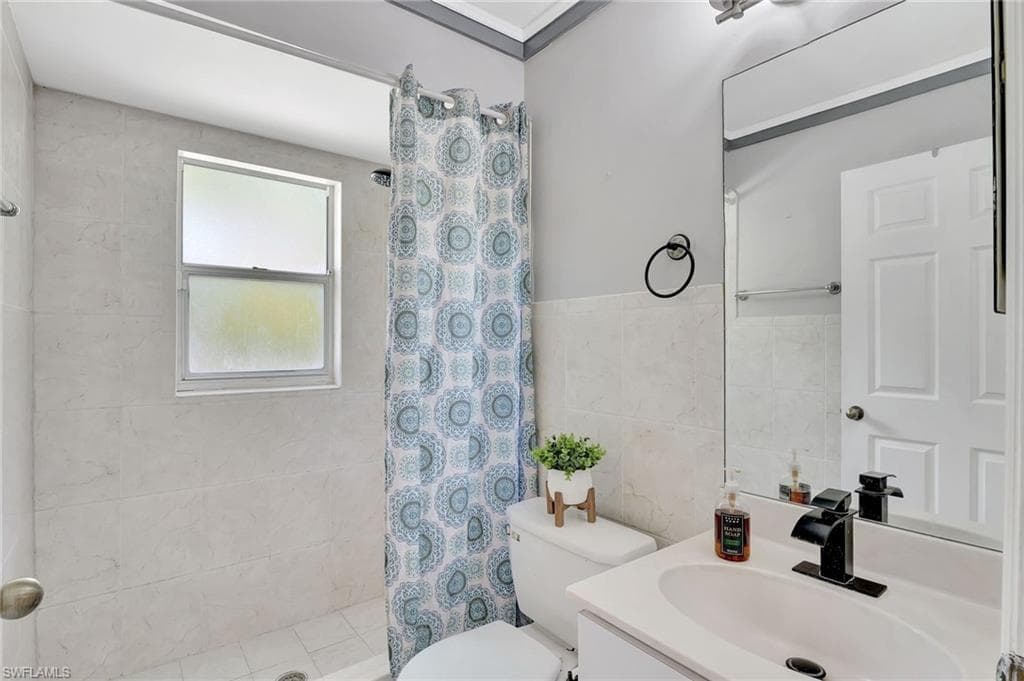 590 Golden Gate Blvd W, Naples, FL 34120-21