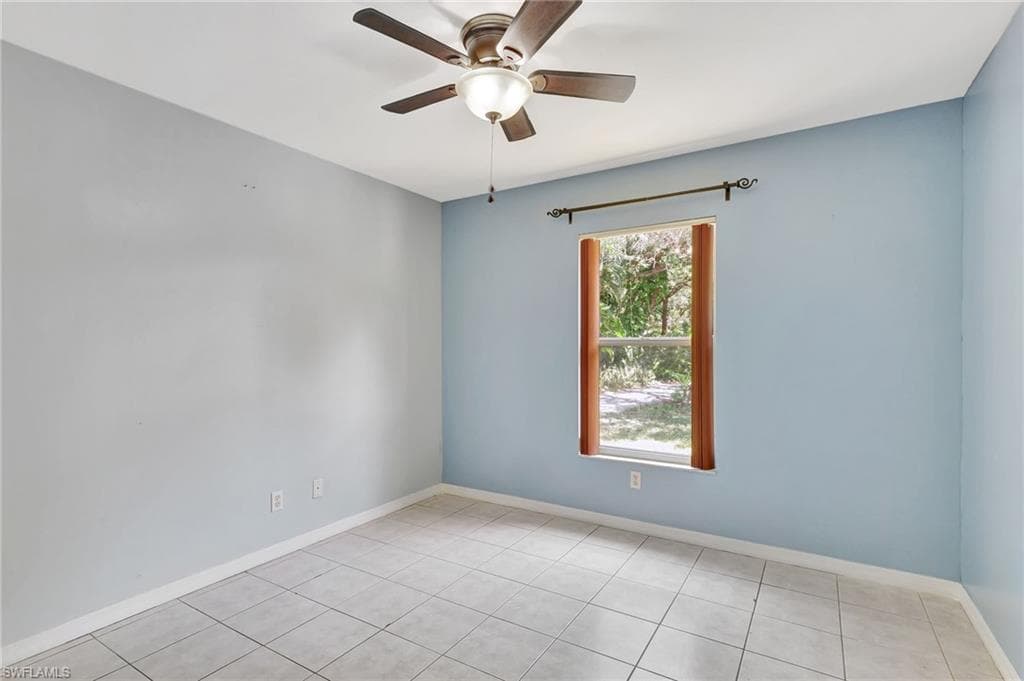 590 Golden Gate Blvd W, Naples, FL 34120-22