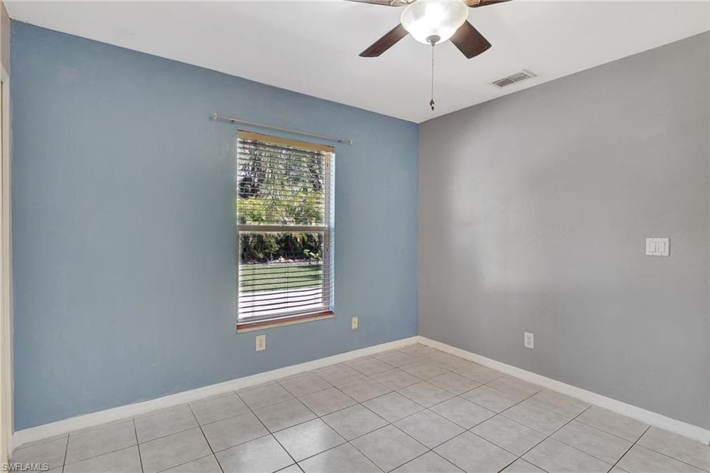 590 Golden Gate Blvd W, Naples, FL 34120-25